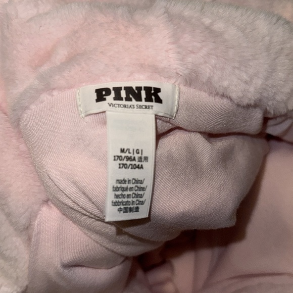 PINK VS ROBE - Picture 3 of 3